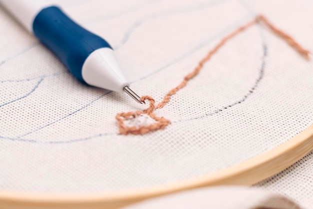 Tela con bordado detallado